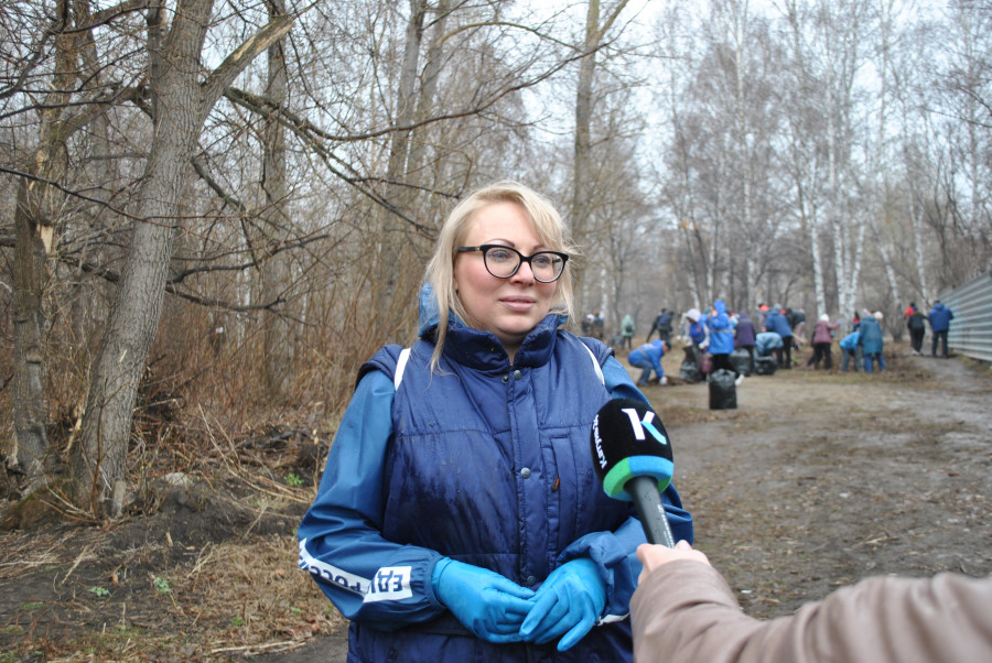 Барнаульские единороссы провели экологическую акцию «Чистый парк — чистому району».
