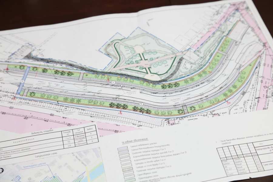 В Барнауле прошло совещание по созданию будущего сквера на улице Приречной.