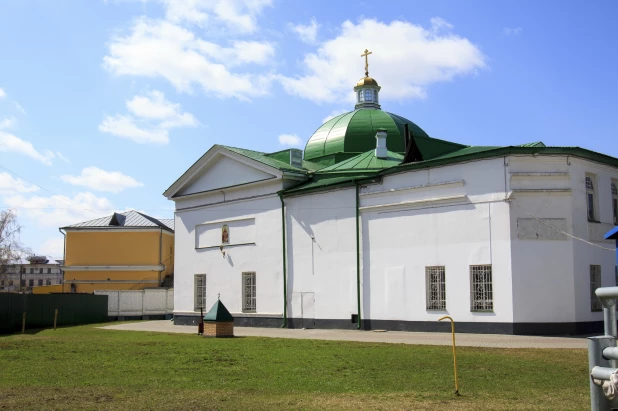 Освящение куличей в Барнауле.