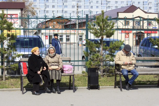 Освящение куличей в Барнауле.