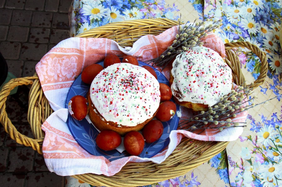 Освящение куличей в Барнауле.