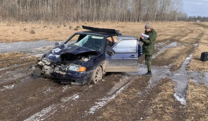 Пьяный полицейский сбил двух девушек в Томской области.