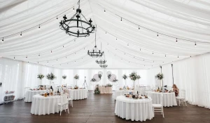 Презентабельный интерьер шатра.