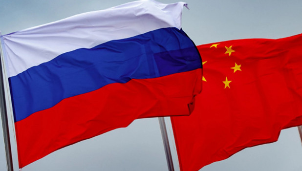 Флаги России и Китая.