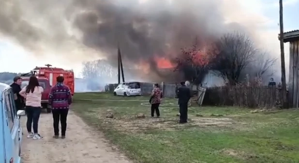 Мужчина поссорился с женой и поджег дом на Алтае.