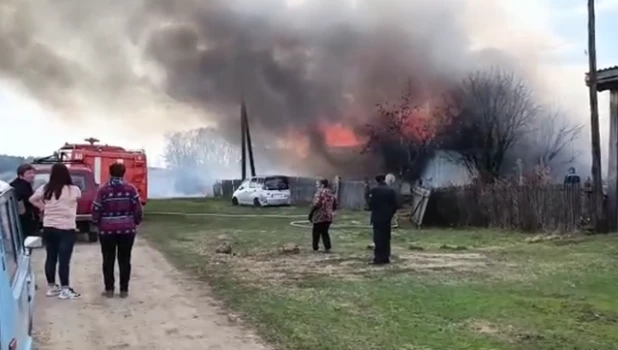 Мужчина поссорился с женой и поджег дом на Алтае.