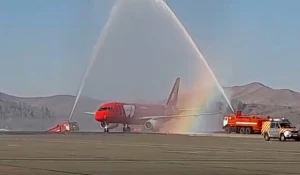 На Алтае туристов встретили водной аркой