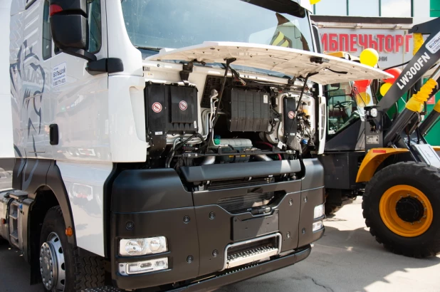 Тягачи и самосвалы от завода Sinotruk.