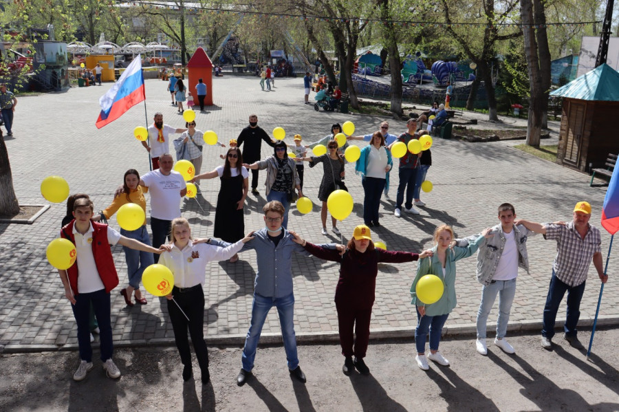 Партия «Справедливая Россия-За правду" провела в Барнауле патриотическую акцию в поддержку российских солдат