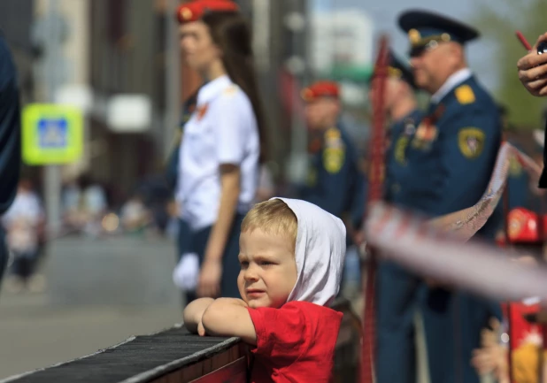 Алтайские спасатели провели показательные выступления в Барнауле 1 мая 2022 год