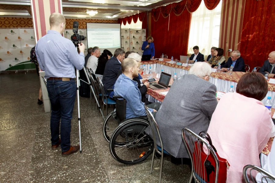 Заседание Общественной палаты Алтайского края по теме доступной среды.