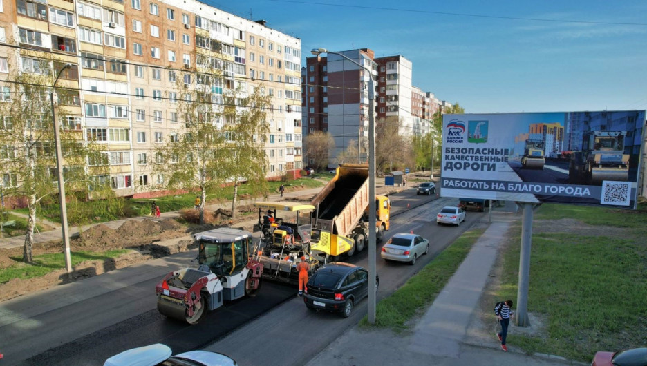 Барнаульские дорожники по "стомиллионному" проекту начали укладывать асфальт на Солнечной Поляне