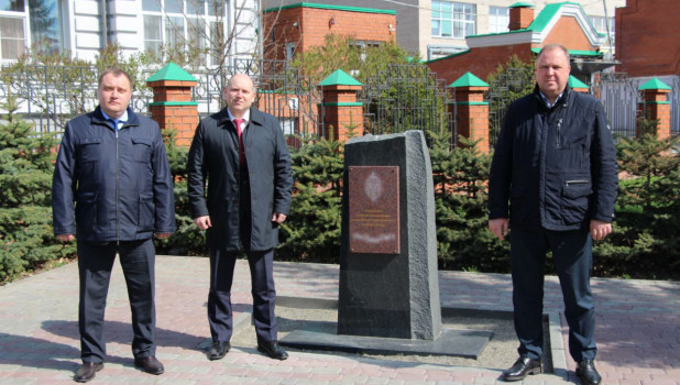 В преддверии 100-летия органов контрразведки России в Барнауле высажена памятная аллея деревьев