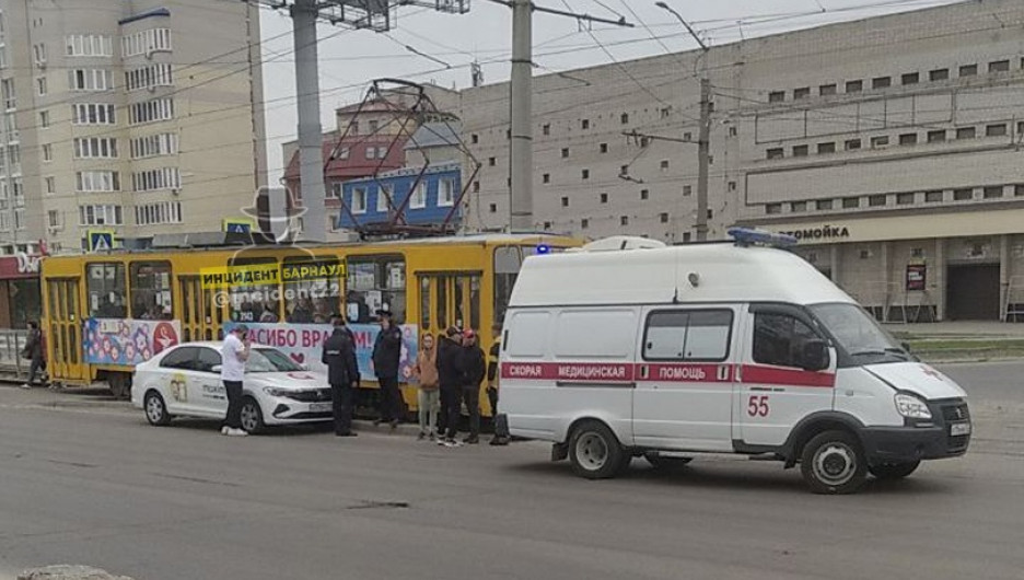 В Барнауле на "зебре" сбили пешехода. 