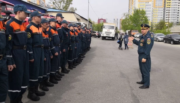 Пожарные Алтайского края отправились в Красноярский край бороться с пожарами.