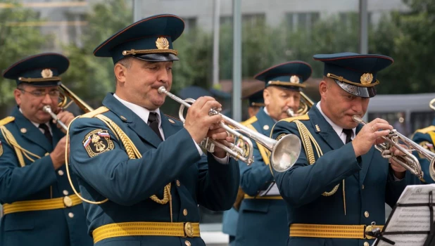 В Барнауле в парке "Изумрудный" выступит оркестр МЧС.