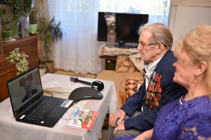 Виктор Томенко по видеосвязи поздравил с грядущим 9 мая ветерана ВОВ Николая Вытоптова.