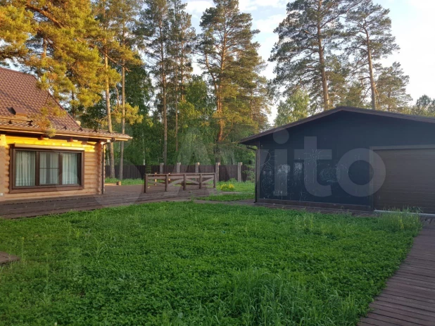 В пригороде Барнаула продается сруб "канадской" ручной рубки.