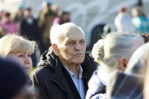  Возложение цветов к Мемориалу Славы в Барнауле.