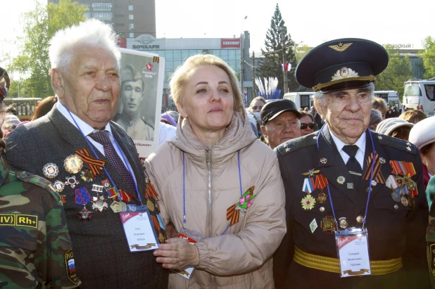  Возложение цветов к Мемориалу Славы в Барнауле.