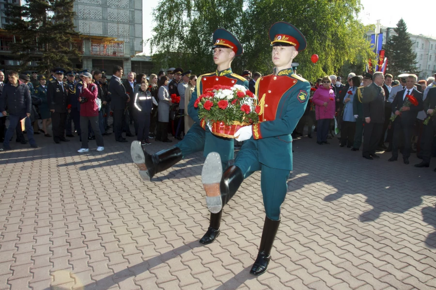  Возложение цветов к Мемориалу Славы в Барнауле.