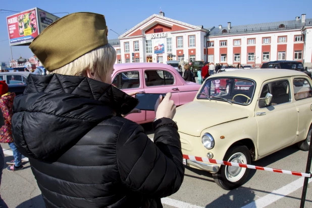 Выставка ретромашин в Барнауле. 9 мая 2022 года. 