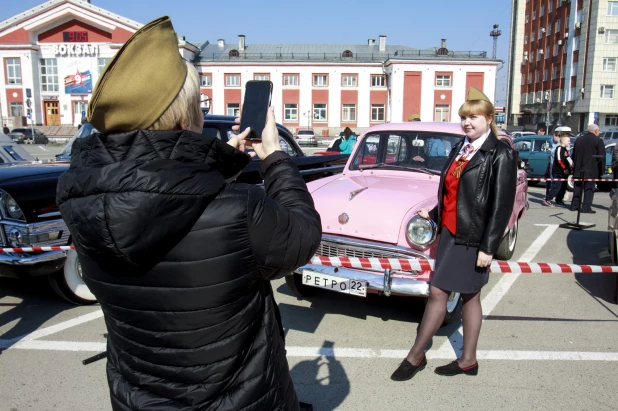 Выставка ретромашин в Барнауле. 9 мая 2022 года. 