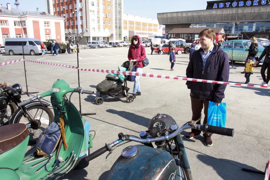 Выставка ретромашин в Барнауле. 9 мая 2022 года. 