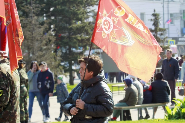 Жители Барнаула посетили Мемориал Славы. 9 мая 2022 года.