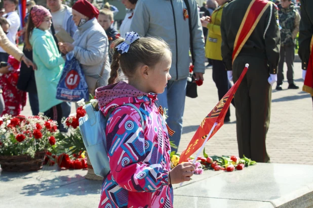 Жители Барнаула посетили Мемориал Славы. 9 мая 2022 года.