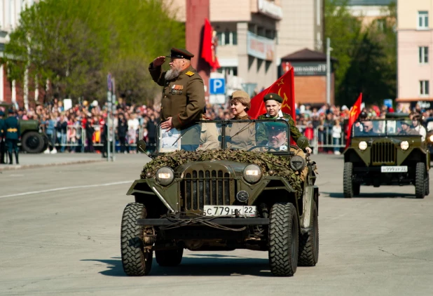 Бессмертный полк в Барнауле. 9 мая 2022 года. 