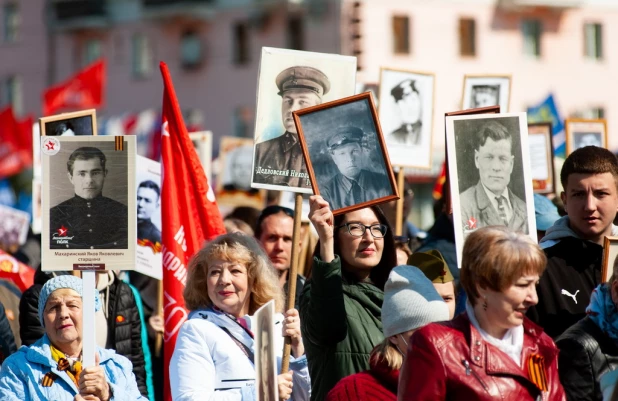 Бессмертный полк в Барнауле. 9 мая 2022 года. 