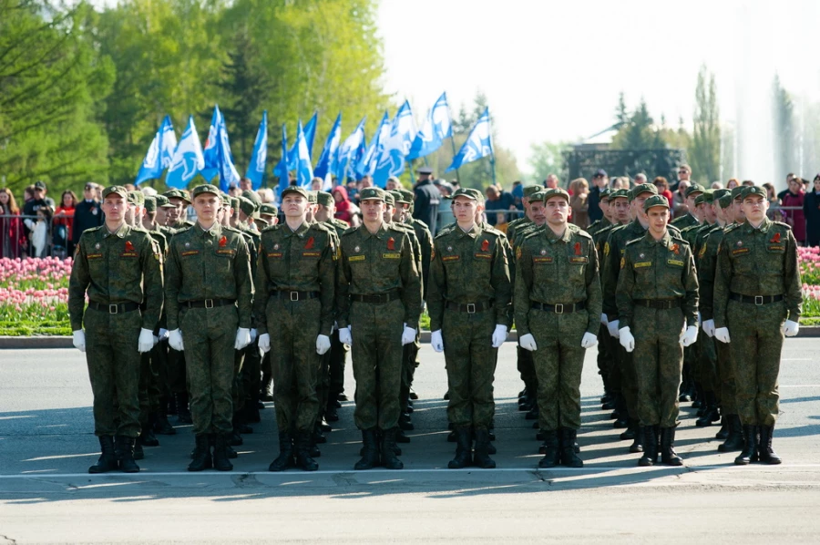 Торжественное построение войск Барнаульского гарнизона. 9 мая 2022 года.