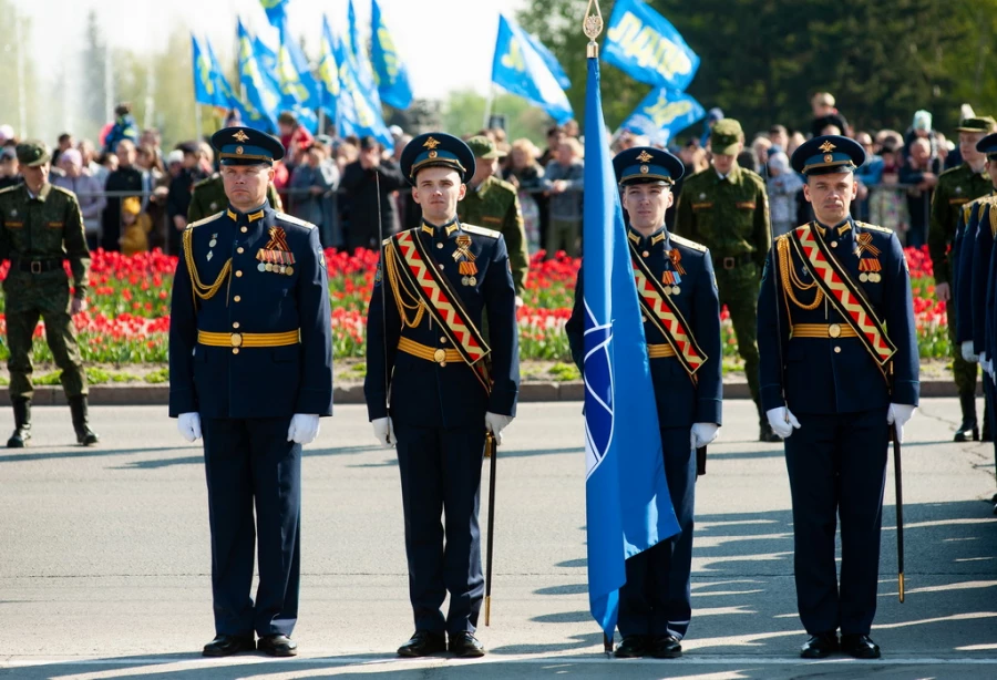 Торжественное построение войск Барнаульского гарнизона. 9 мая 2022 года.