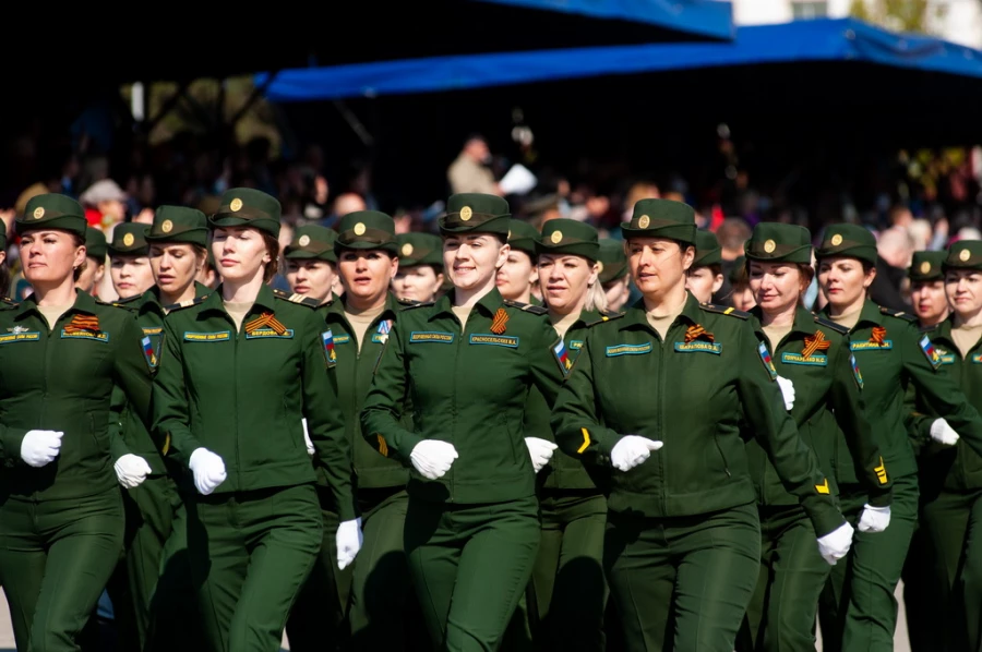 Торжественное построение войск Барнаульского гарнизона. 9 мая 2022 года.