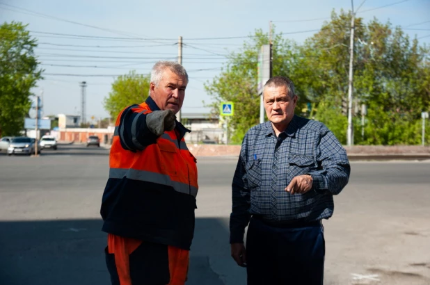 В Барнауле частично перекрыли пр. Ленина перед мостом в районе ТЦ "Пионер".