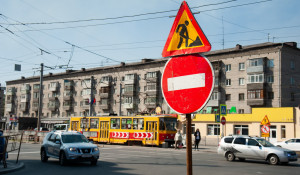 В Барнауле частично перекрыли пр. Ленина перед мостом в районе ТЦ "Пионер".