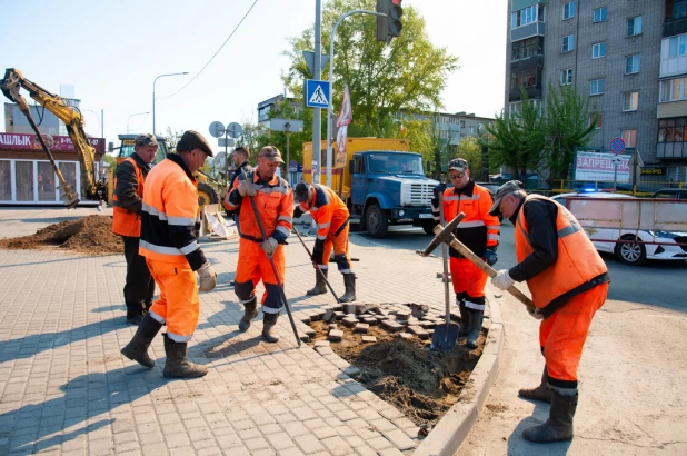 В Барнауле частично перекрыли пр. Ленина перед мостом в районе ТЦ "Пионер".