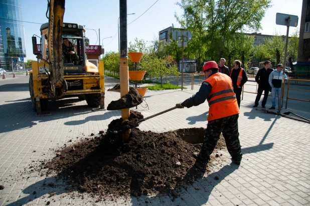 В Барнауле частично перекрыли пр. Ленина перед мостом в районе ТЦ "Пионер".