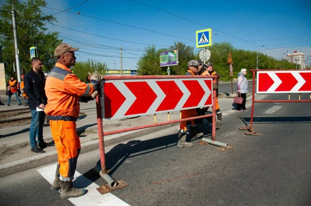 В Барнауле частично перекрыли пр. Ленина перед мостом в районе ТЦ "Пионер".