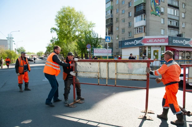 В Барнауле частично перекрыли пр. Ленина перед мостом в районе ТЦ "Пионер".