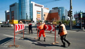 В Барнауле частично перекрыли пр. Ленина перед мостом в районе ТЦ "Пионер".