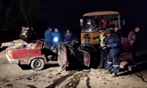 Три человека погибли в ДТП с автобусом в Бийске.