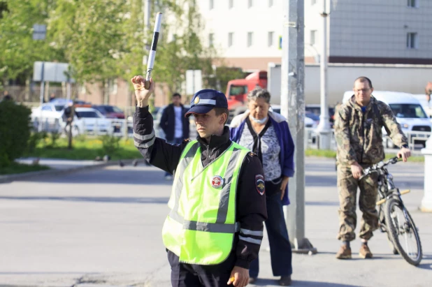 Первые большие пробки в Барнауле после закрытия моста на Новом рынке. Май 2022 года.