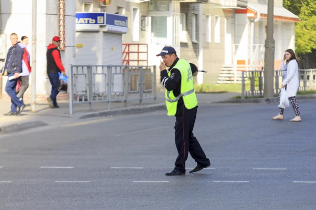 Первые большие пробки в Барнауле после закрытия моста на Новом рынке. Май 2022 года.