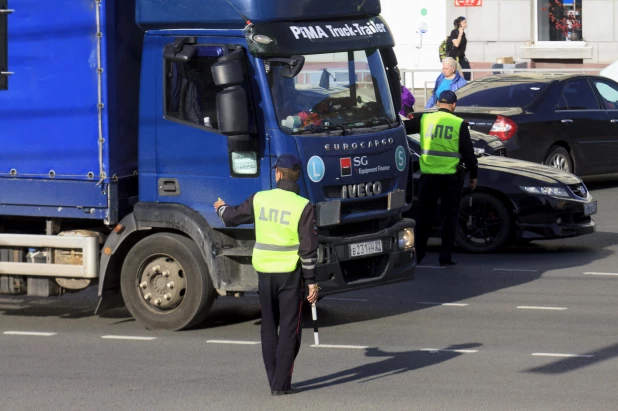 Первые большие пробки в Барнауле после закрытия моста на Новом рынке. Май 2022 года.