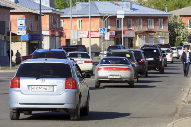 Первые большие пробки в Барнауле после закрытия моста на Новом рынке. Май 2022 года.