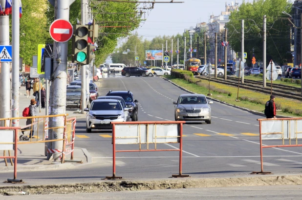 Первые большие пробки в Барнауле после закрытия моста на Новом рынке. Май 2022 года.