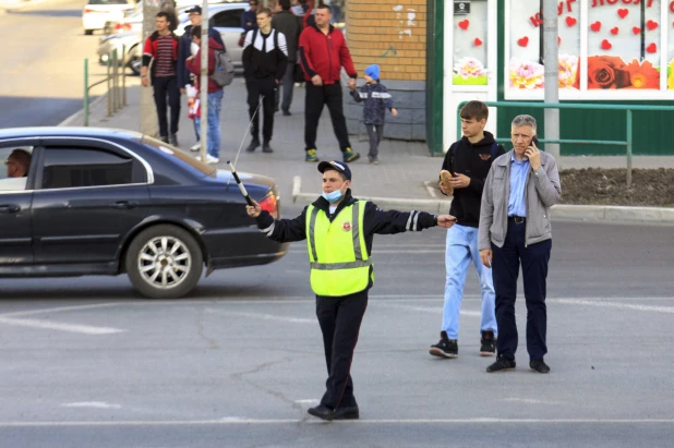 Первые большие пробки в Барнауле после закрытия моста на Новом рынке. Май 2022 года.