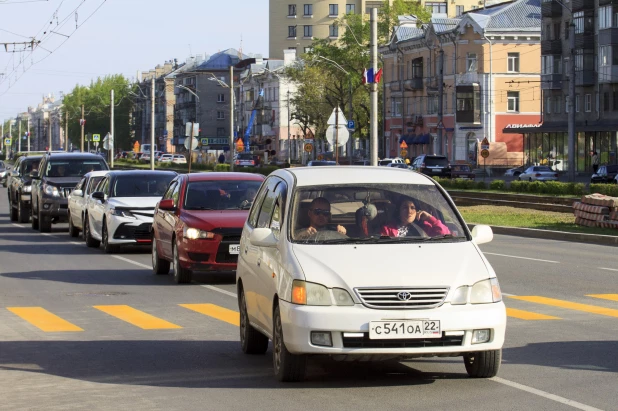 Первые большие пробки в Барнауле после закрытия моста на Новом рынке. Май 2022 года.